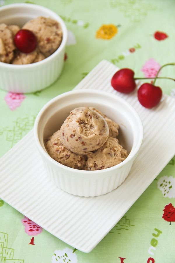 樱桃酸奶冰淇淋