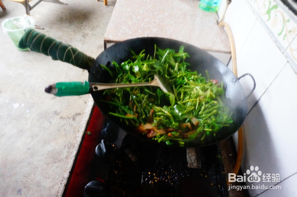 新手易做的菜苔炒腊肉