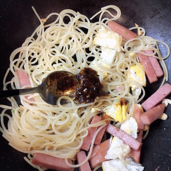 午餐肉鸡蛋意面