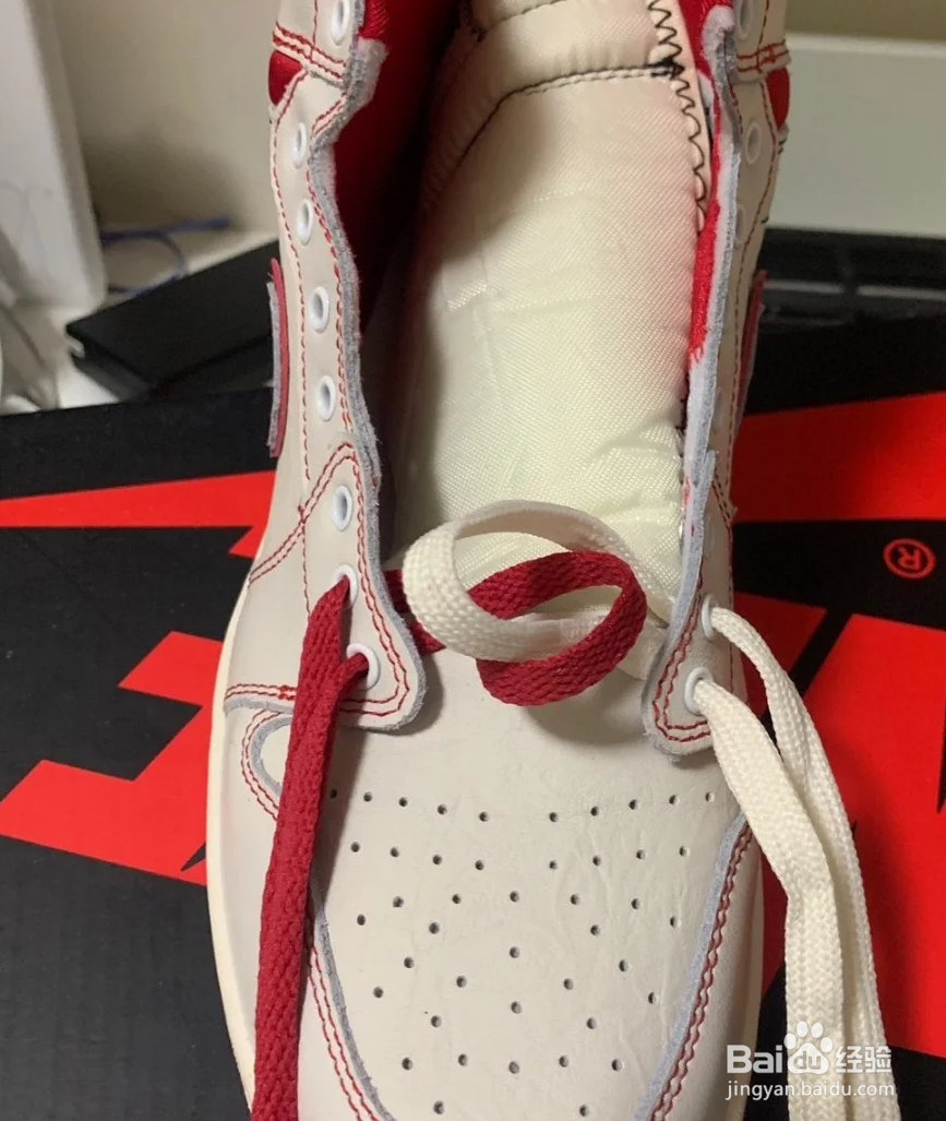 两根鞋带怎样绑一只鞋