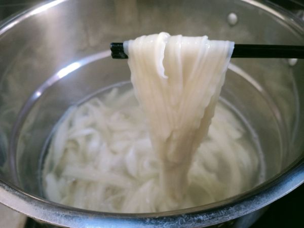 一碗特色油泼面