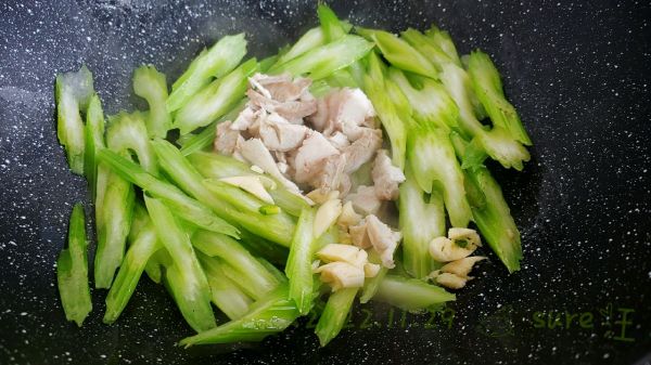 香辣牛肉芹菜粉