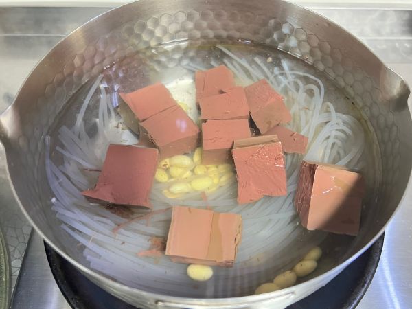 冬季补血好汤鸭血粉丝汤