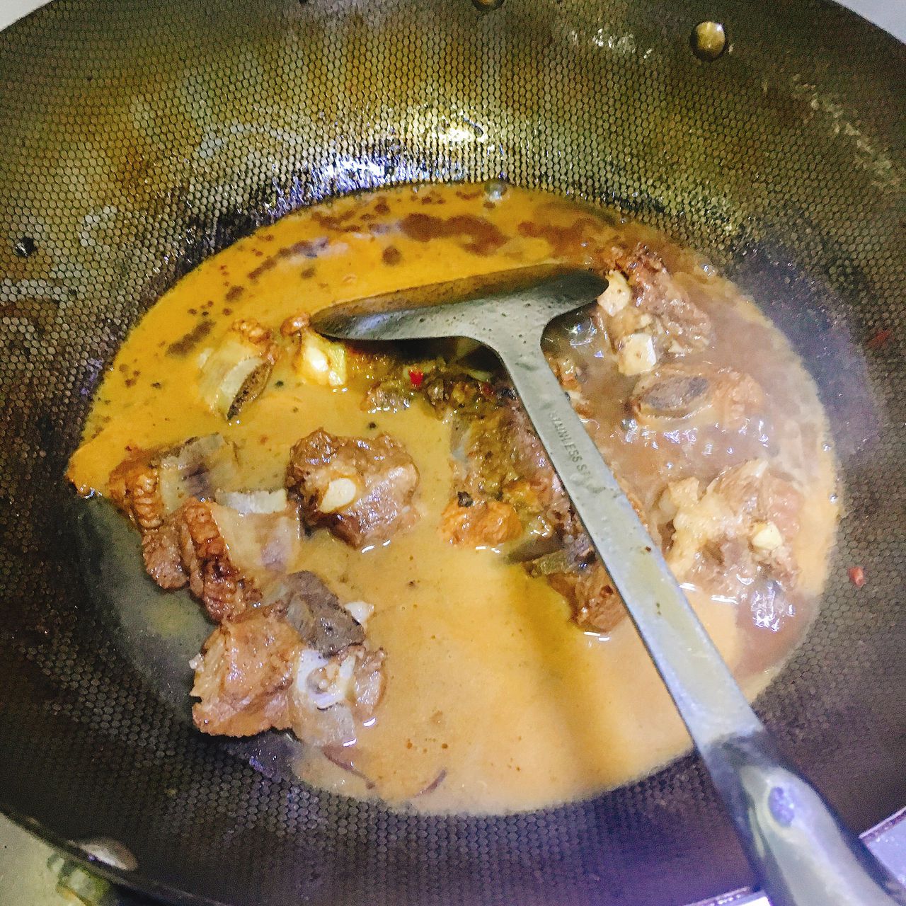 怎么用红烧排骨拌饭，好吃到爆