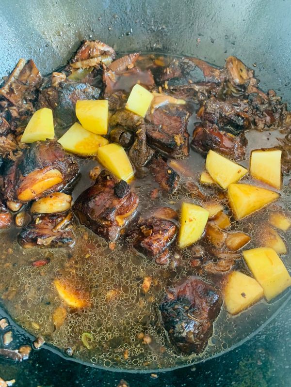 红烧排骨炖土豆板栗