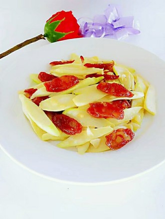 腊肠炒茭白的做法