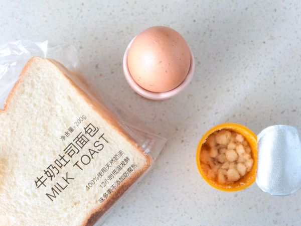 溏心蛋鳕鱼松三明治