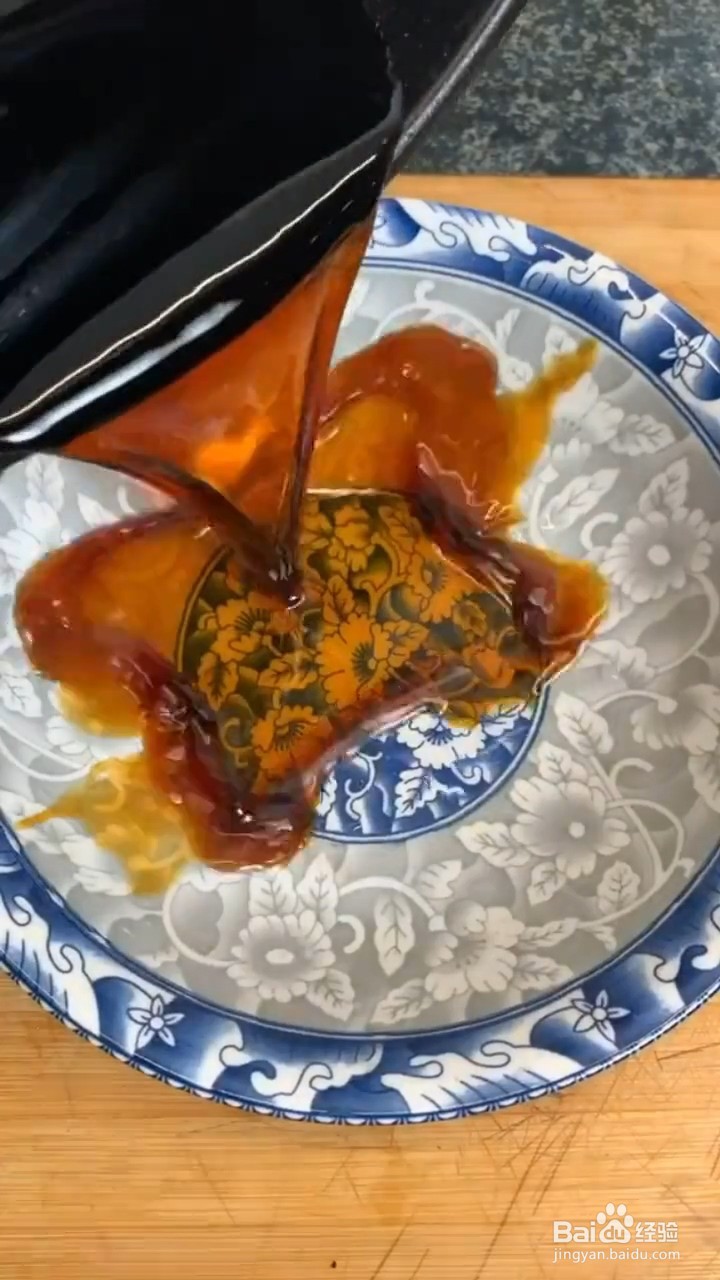 如何制作美味的家常酱猪蹄