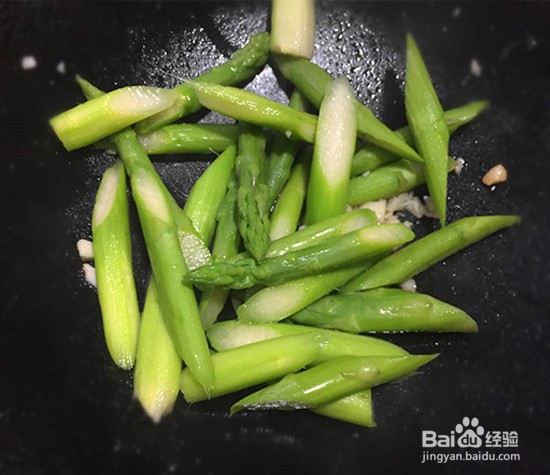 芦笋炒虾仁怎么做？