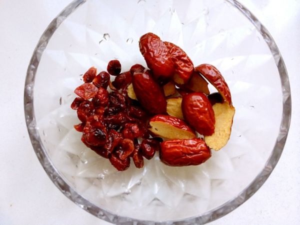 银耳皂角米桃羹