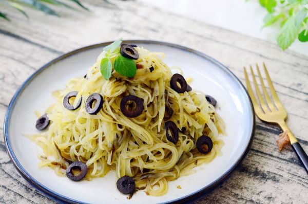 橄榄菜凉拌脆口土豆丝