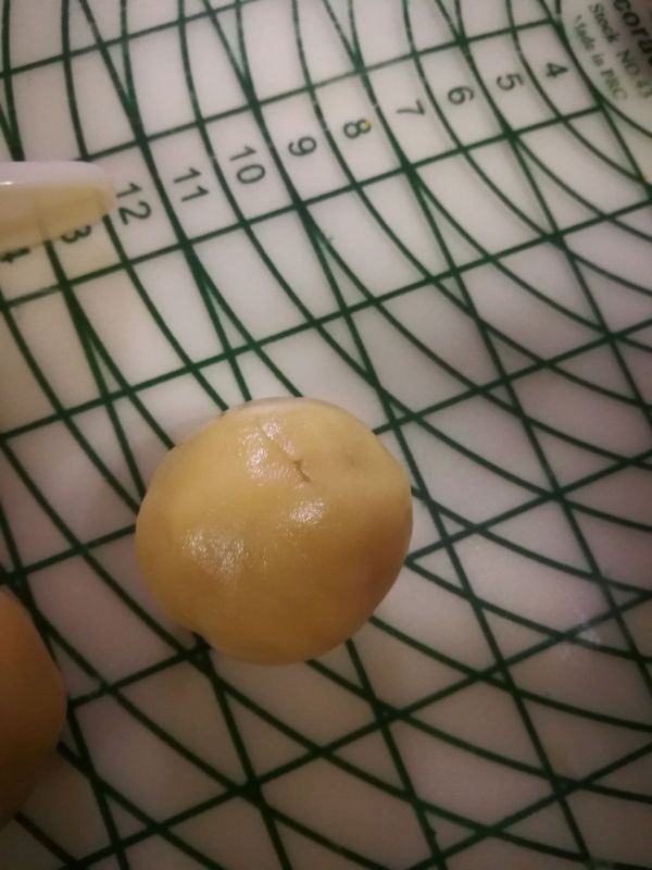 白莲蓉蛋黄月饼