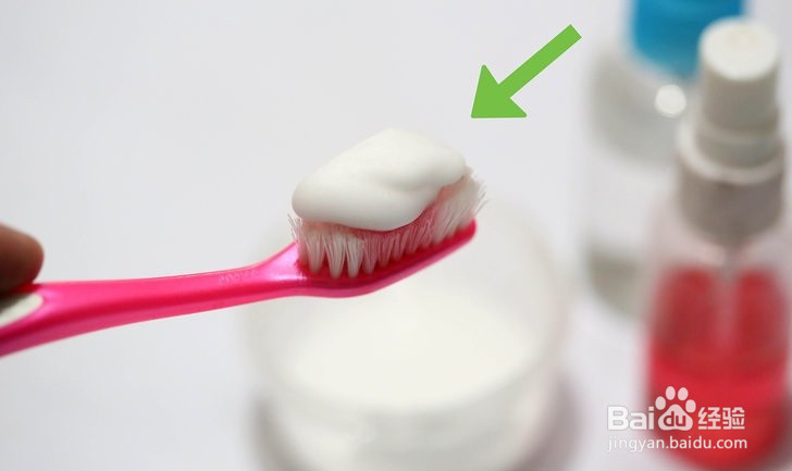 如何不花钱让自己的牙变白?