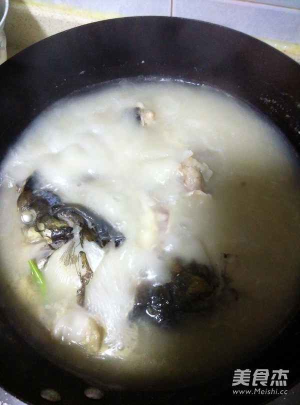 蕃茄鱼头汤的做法