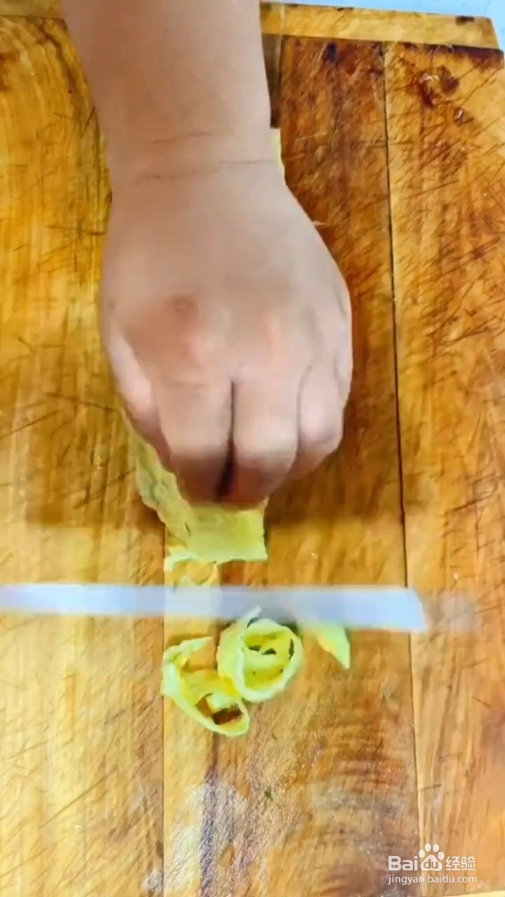 如何制作凉拌菠菜蛋皮粉丝
