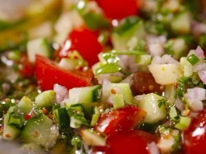 味道令人难忘的地中海风味香煎三文鱼