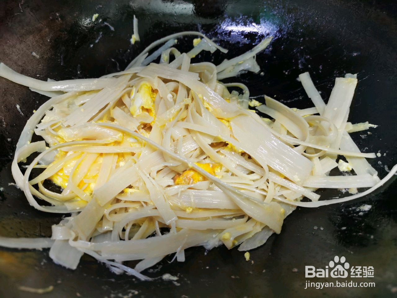 酸辣炒冷面的做法