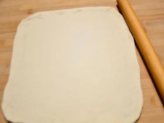 鲜虾芦笋薄底披萨怎么做？