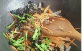 川菜鱼香肉丝怎么做