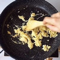 如何自制牛油果开放式三明治