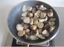 创意草菇焖鸡丸