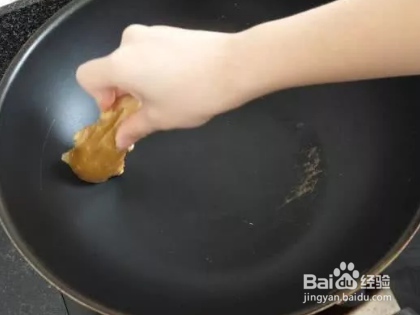煎鱼不会破皮的一个小妙招？