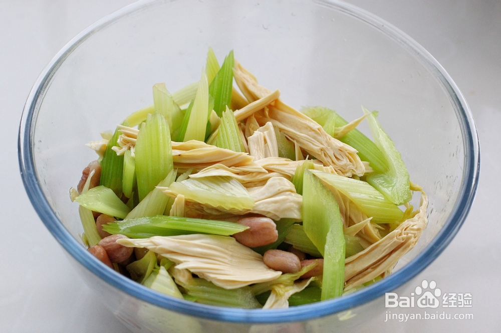 西芹腐竹拌花生怎么做?