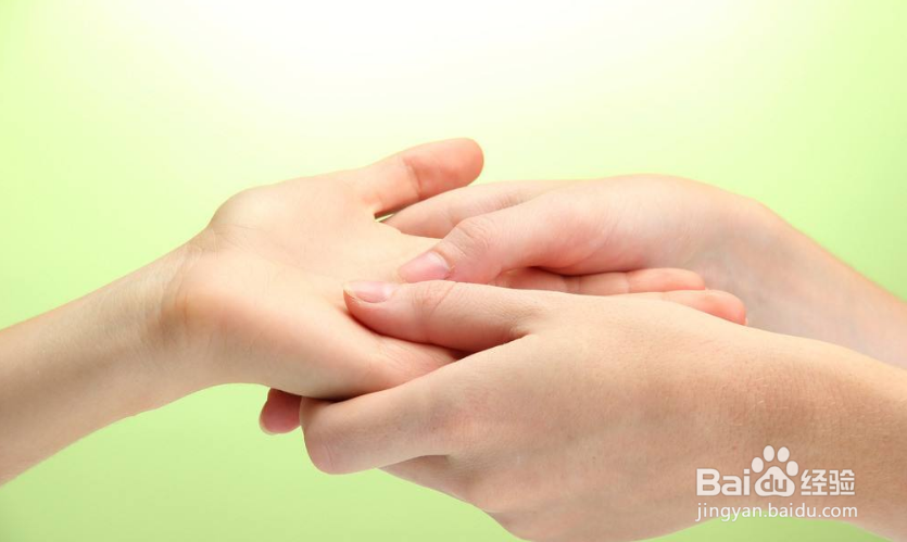 孩子咬指甲是毛病吗