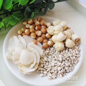 黄褐斑怎么去除 薏米百合粥食疗效果好