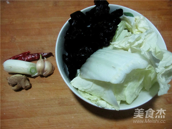 一道简单而独特的黑白菜