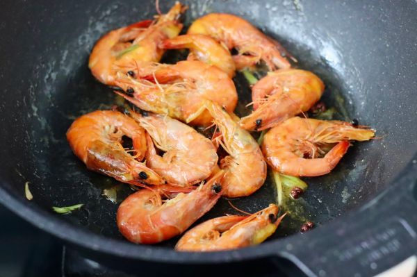 酸汤对虾海鲜菇