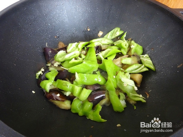 家常菜辣椒炒茄子的做法