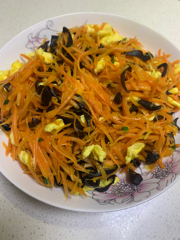 胡萝卜木耳炒鸡蛋
