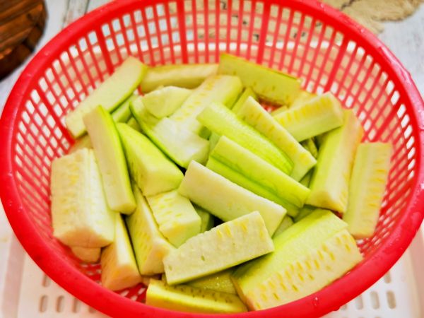 扁尖笋毛豆炒丝瓜