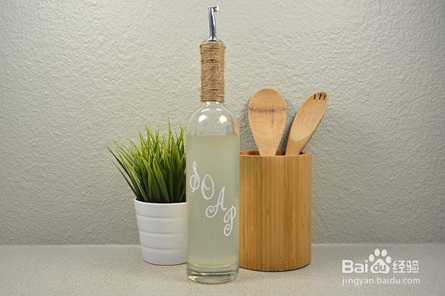 如何再利用空酒瓶做装饰？