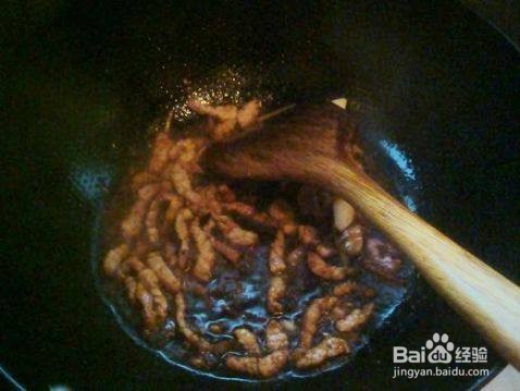 胡萝卜丝炒肉的做法