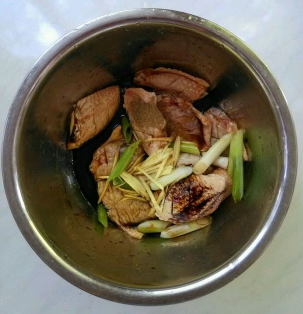 芋头香菇烧鸡翅