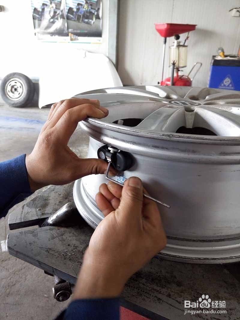 内置胎压监测器的安装方法