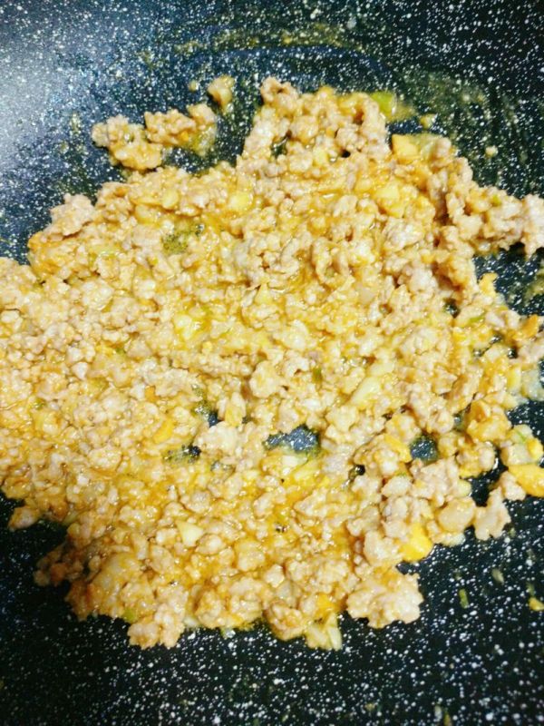 咸蛋黄肉沫烧豆腐