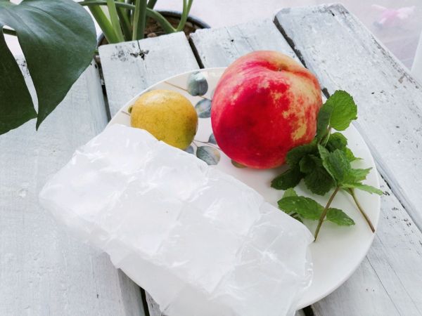 水蜜桃柠檬汽泡水