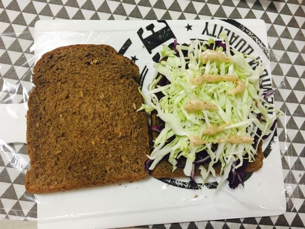 蔬菜鸡蛋三明治