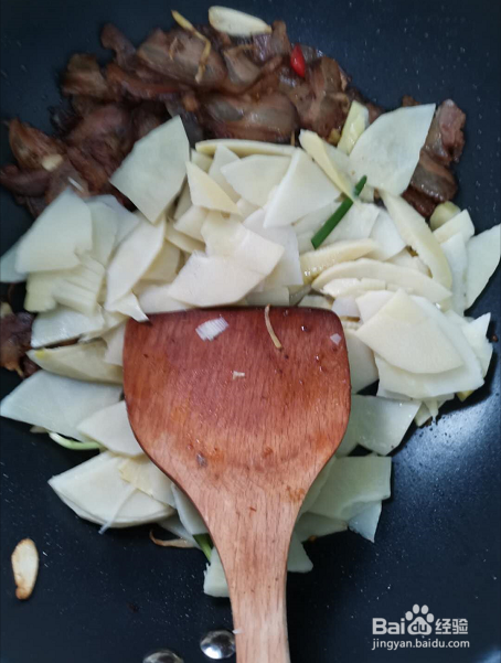腊肉炒冬笋的做法