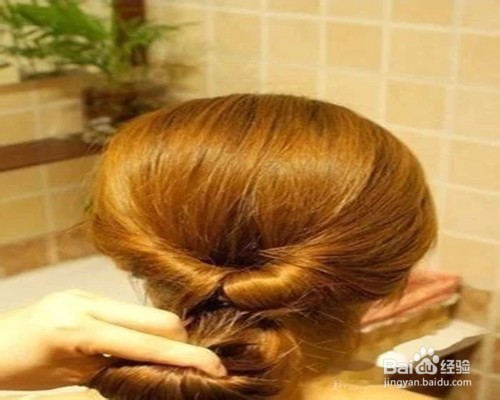 女孩的怎样盘发好看又简单?