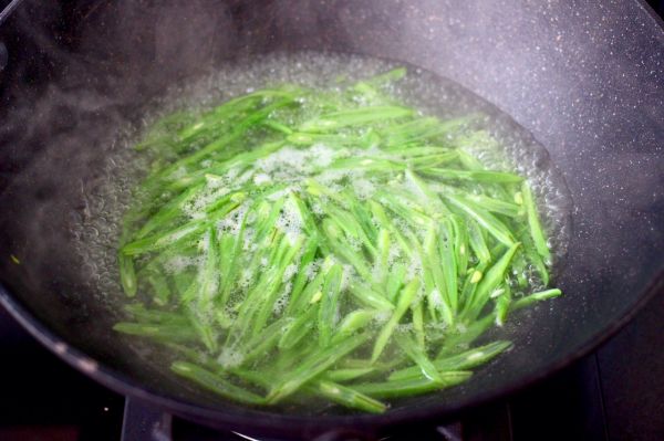 香肠辣爆芸豆丝