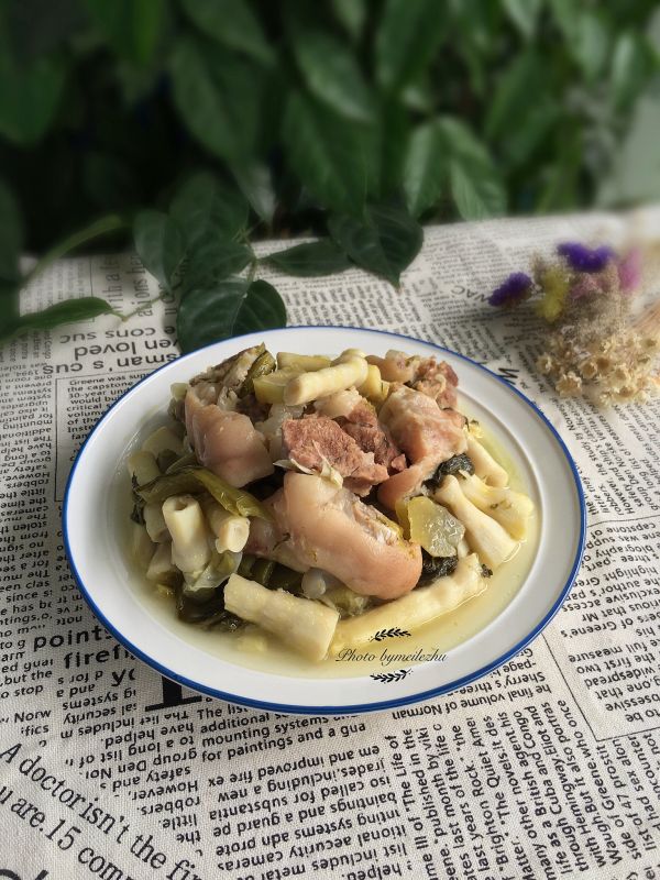 猪脚酸菜煲春笋