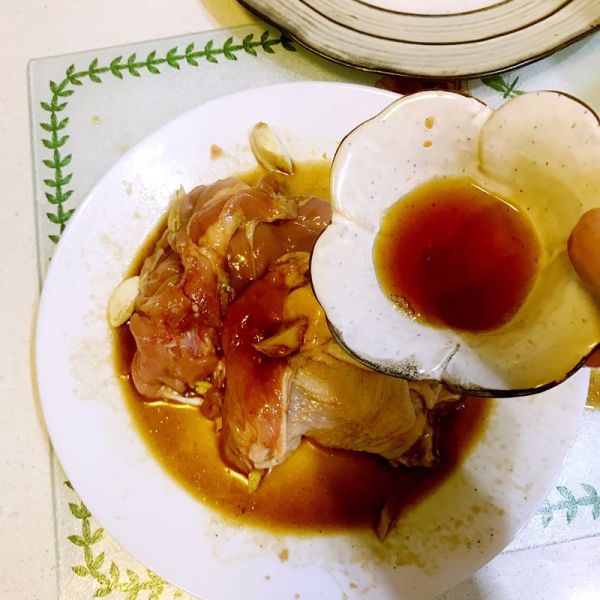 黑椒鸡腿肉芝士菠萝堡