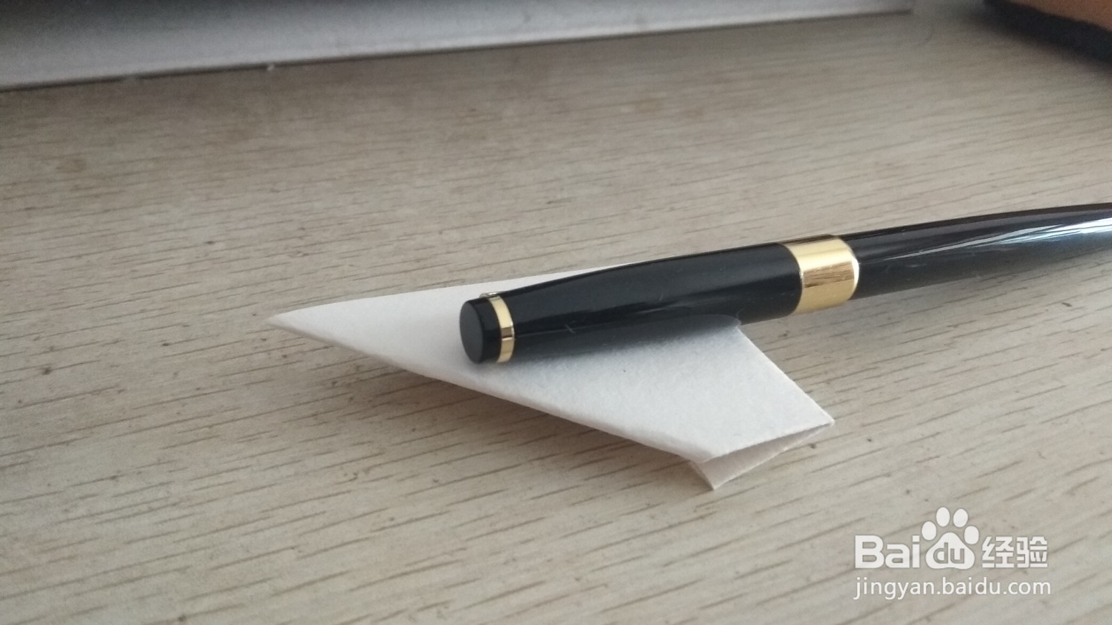 如何用一块正方形素描画纸做梯形的简易钢笔支架