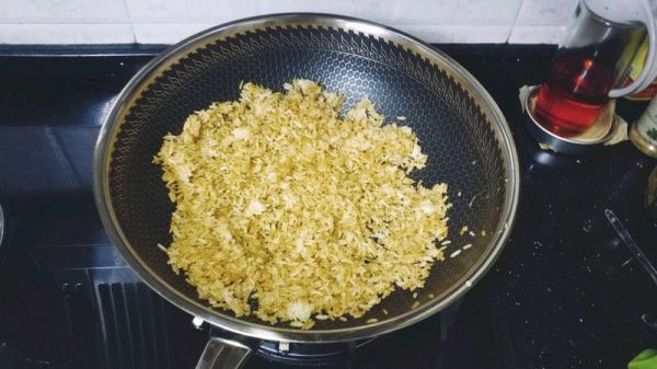 梅菜干酱油蛋炒饭