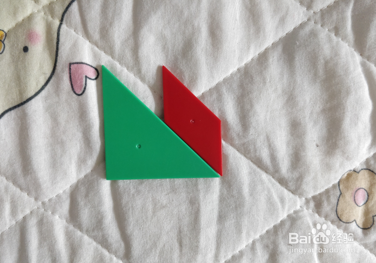 用七巧板智力拼图怎么拼一只向前奔跑的鸡宝宝？