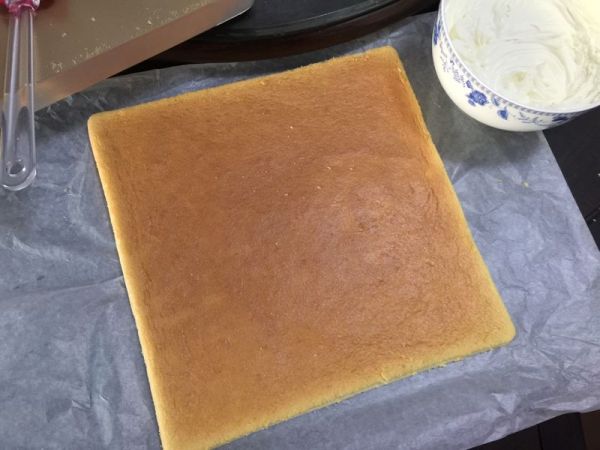 草莓奶油蛋糕卷